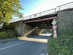 Eisenbahnbrücke Ummelner Str .